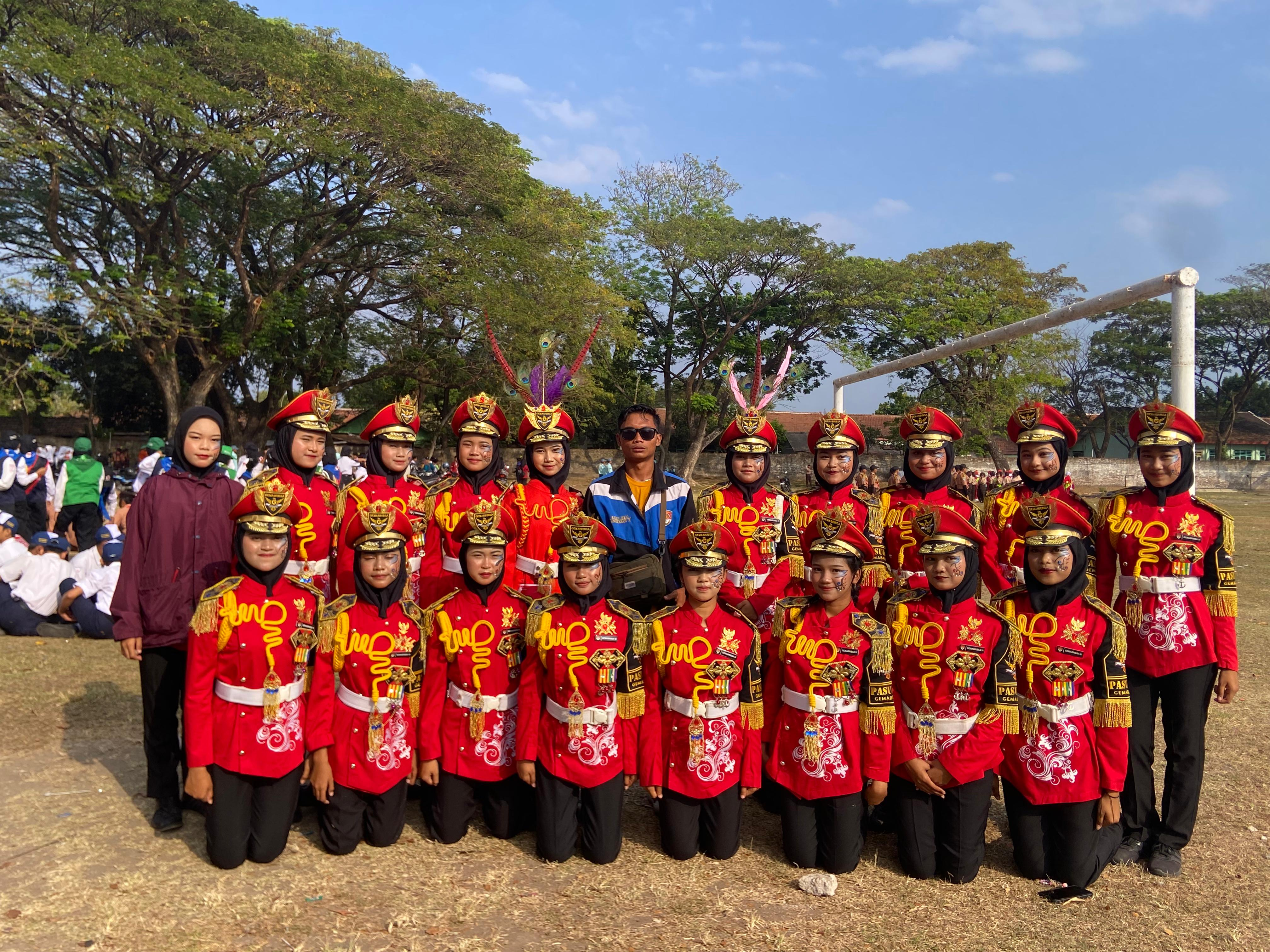 Seragam Drumband